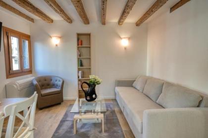 Ecco Suites Apartments - image 21