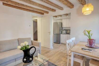 Ecco Suites Apartments - image 23