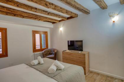 Ecco Suites Apartments - image 26