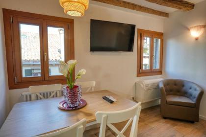 Ecco Suites Apartments - image 29