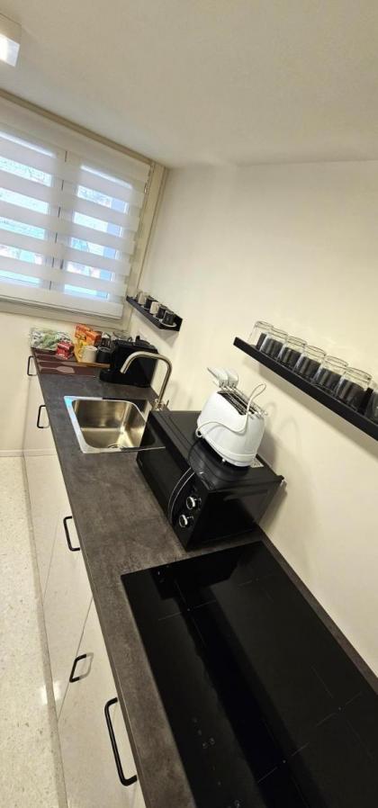 Cozy Small Villa with Private Garden - image 22