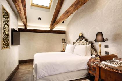 Empress Theodora Apartments - image 26