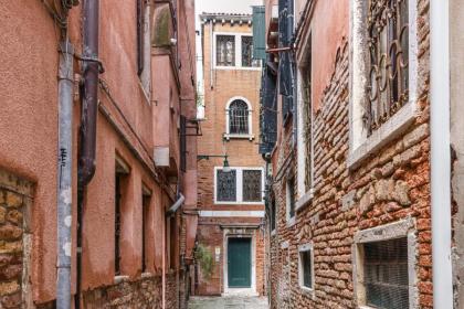 The Silk House - image 23