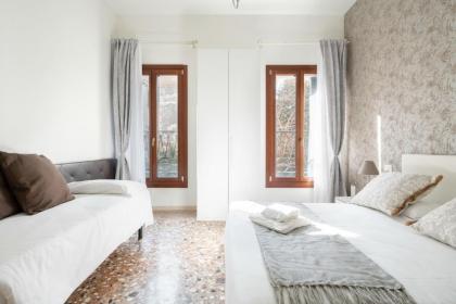 Accademia Charm Apartments by Wonderful Italy - image 21