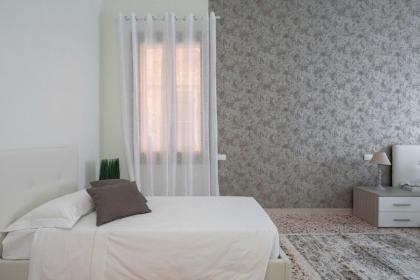 Accademia Charm Apartments by Wonderful Italy - image 26