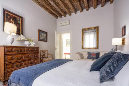 Miracoli Apartment with View on the Canal R&R - image 21