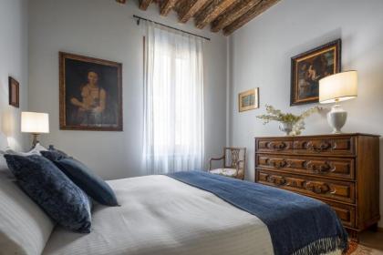 Miracoli Apartment with View on the Canal R&R - image 23